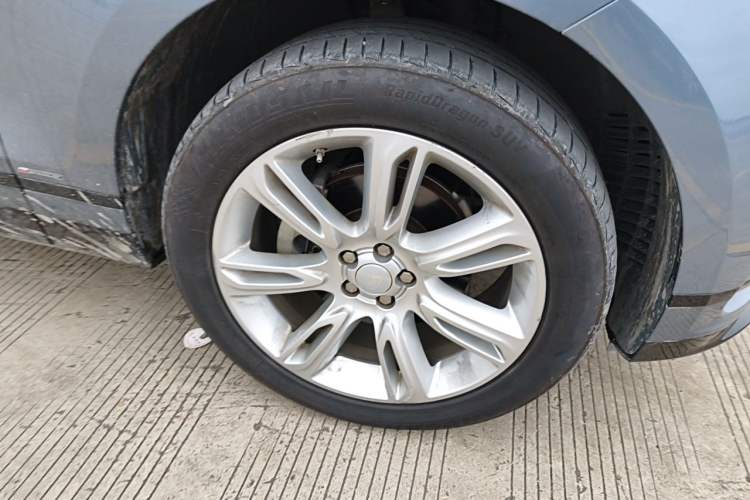 Used Land Rover Range Velar 2020 P250 R-DYNAMIC S Right Front Wheel Hub