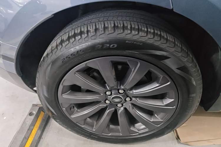 Used Land Rover Range Velar 2020 P380 R-DYNAMIC SE Right Rear Wheel Hub