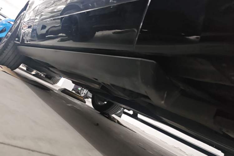 Used Land Rover Range Velar 2020 P380 R-DYNAMIC SE Right Side Sill