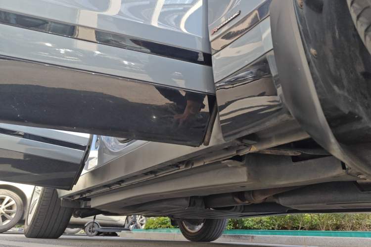 Used Land Rover Range Velar 2020 P250 R-DYNAMIC S Right Side Sill