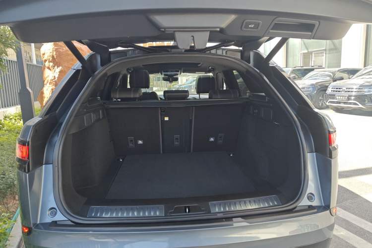 Used Land Rover Range Velar 2020 P250 R-DYNAMIC S Trunk