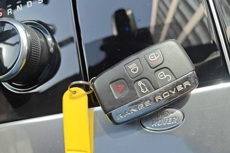 Used Land Rover Range Velar 2020 P250 R-DYNAMIC S Vehicle Key