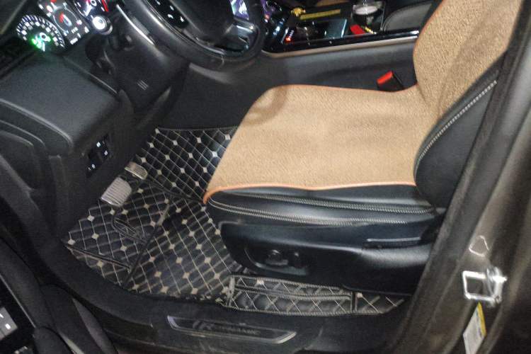 Used Land Rover Range Velar 2020 P250 R-DYNAMIC S Left Front Seat