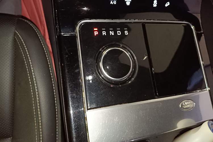 Used Land Rover Range Velar 2020 P250 R-DYNAMIC S Gear Lever