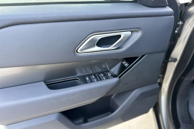 Used Land Rover Range Velar 2020 P250 Interior 6