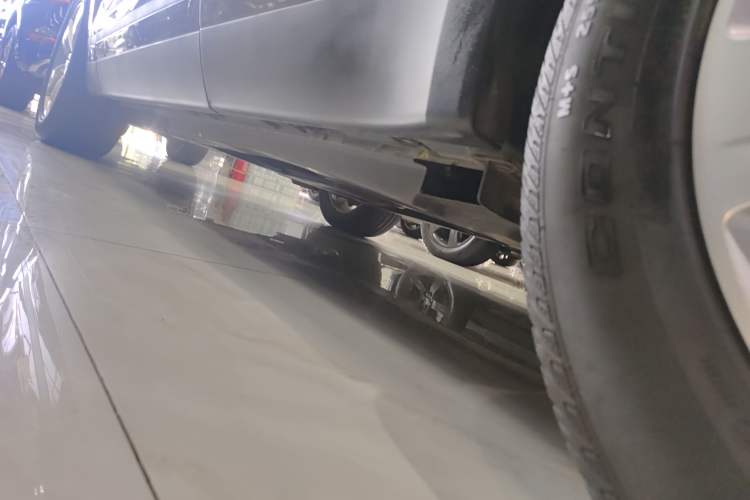 Used Land Rover Range Velar 2020 P250 Left Side Sill