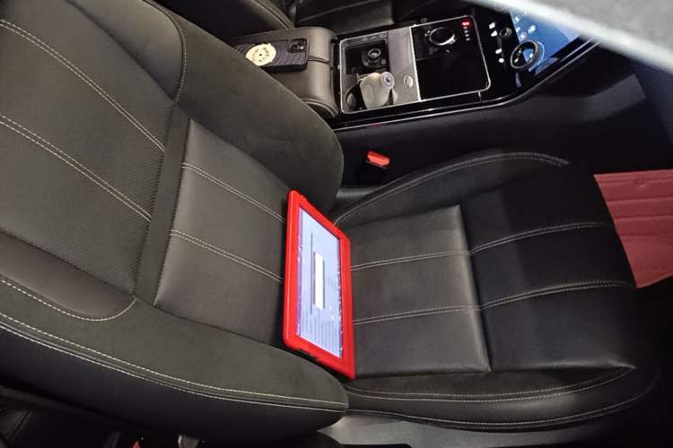 Used Land Rover Range Velar 2020 P250 R-DYNAMIC S Right Front Seat