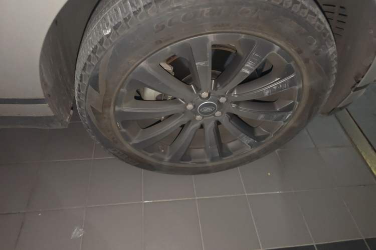 Used Land Rover Range Velar 2020 P340 R-DYNAMIC S Right Front Wheel Hub