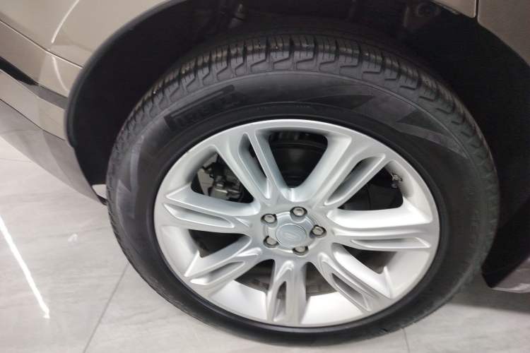 Used Land Rover Range Velar 2020 P250 R-DYNAMIC S Right Rear Wheel Hub