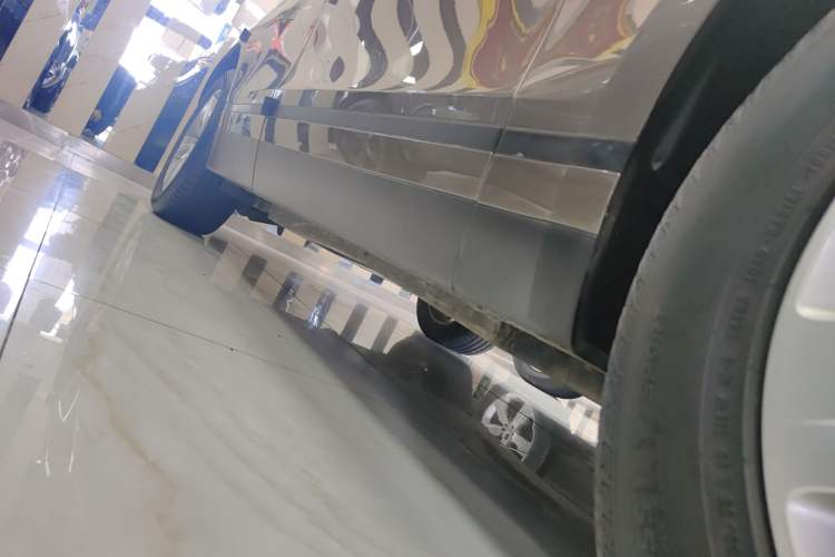 Used Land Rover Range Velar 2020 P250 Right Side Sill