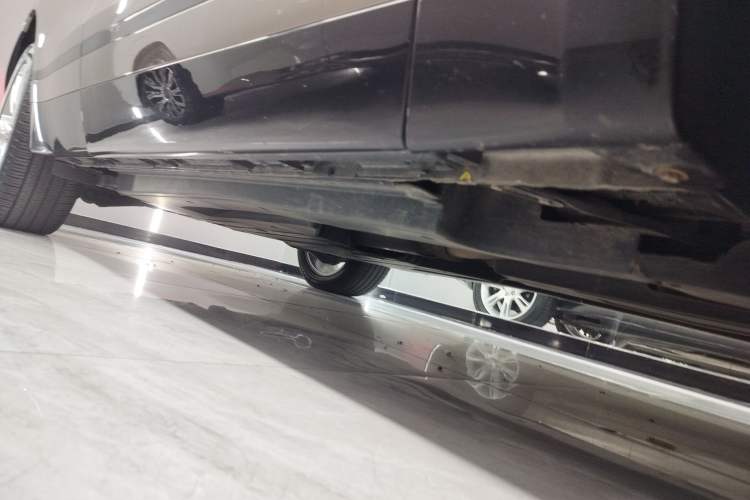 Used Land Rover Range Velar 2020 P250 R-DYNAMIC S Right Side Sill