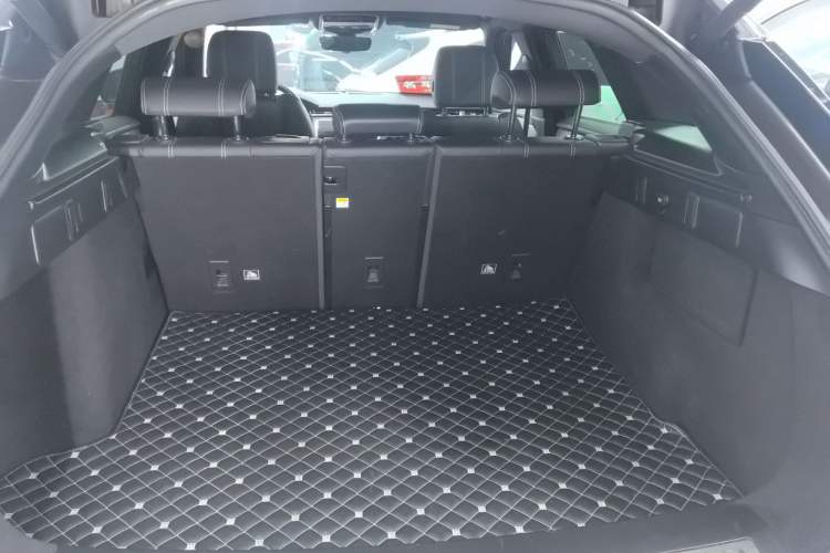 Used Land Rover Range Velar 2020 P250 R-DYNAMIC S Trunk