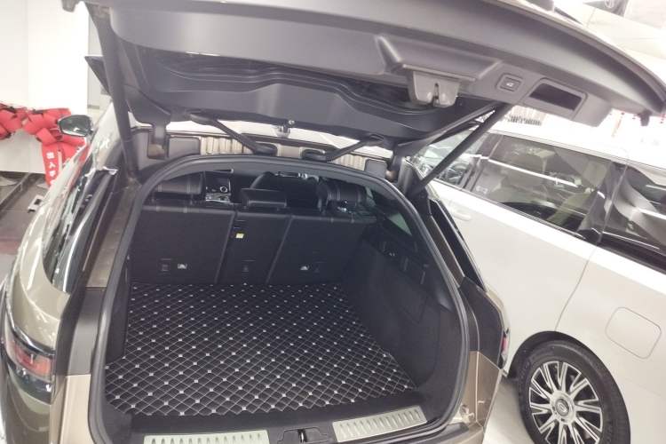 Used Land Rover Range Velar 2020 P250 R-DYNAMIC S Trunk