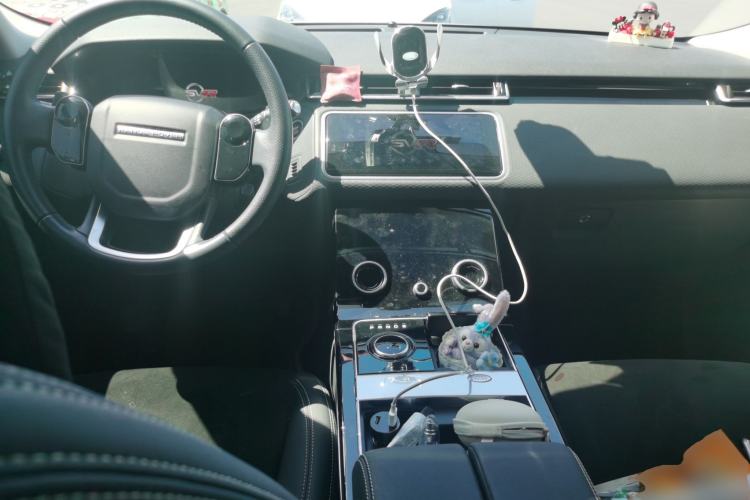 Used Land Rover Range Velar 2020 P250 Center Console
