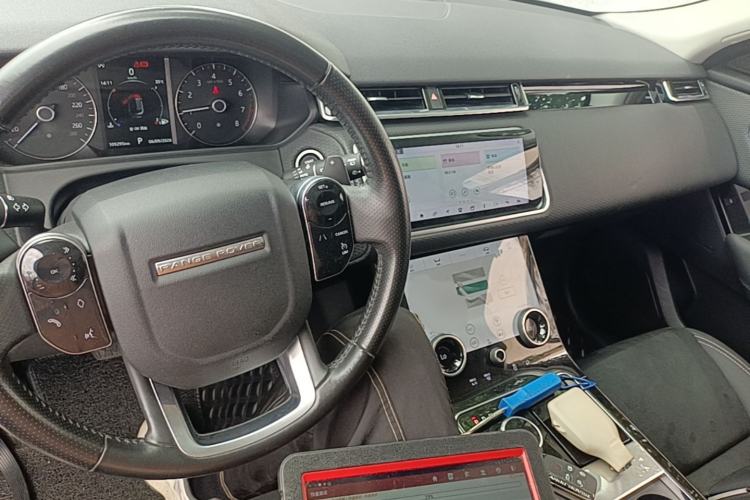 Used Land Rover Range Velar 2020 P250 Center Console