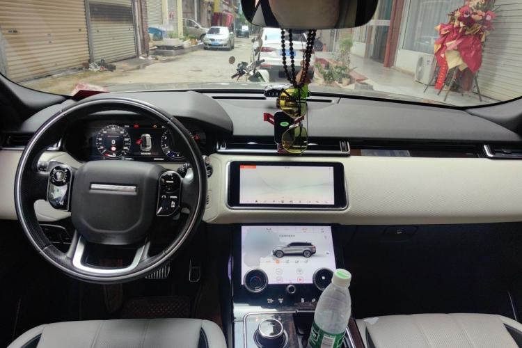 Used Land Rover Range Velar 2020 P380 R-DYNAMIC HSE Center Console
