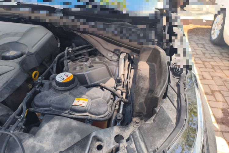 Used Land Rover Range Velar 2020 P250 R-DYNAMIC S Engine Bay Left