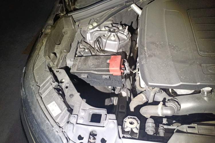 Used Land Rover Range Velar 2020 P250 R-DYNAMIC S Engine Bay Right