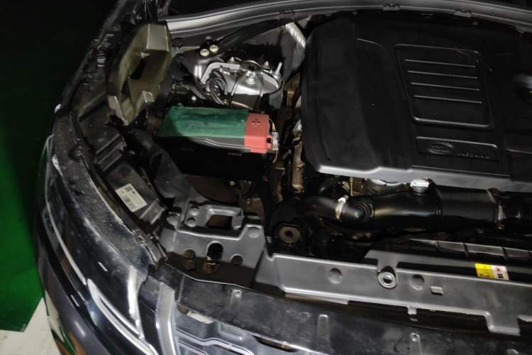 Used Land Rover Range Velar 2020 P250 R-DYNAMIC S Engine Bay Right