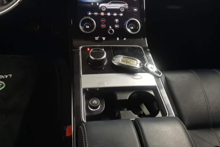 Used Land Rover Range Velar 2020 P250 R-DYNAMIC S Gear Lever