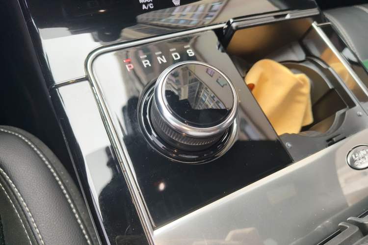 Used Land Rover Range Velar 2020 P250 R-DYNAMIC S Gear Lever