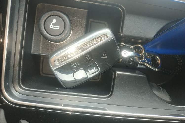 Used Land Rover Range Velar 2020 P250 R-DYNAMIC S Interior 1