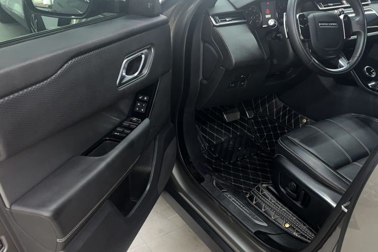 Used Land Rover Range Velar 2020 P250 R-DYNAMIC S Interior 4