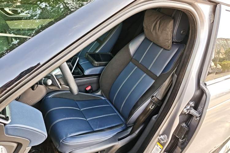 Used Land Rover Range Velar 2020 P250 R-DYNAMIC S Left Front Seat