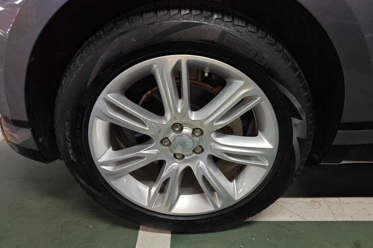 Used Land Rover Range Velar 2020 P250 R-DYNAMIC S Left Front Wheel Hub
