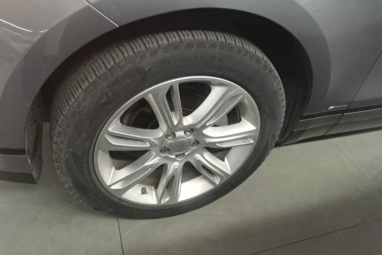 Used Land Rover Range Velar 2020 P250 R-DYNAMIC S Left Front Wheel Hub