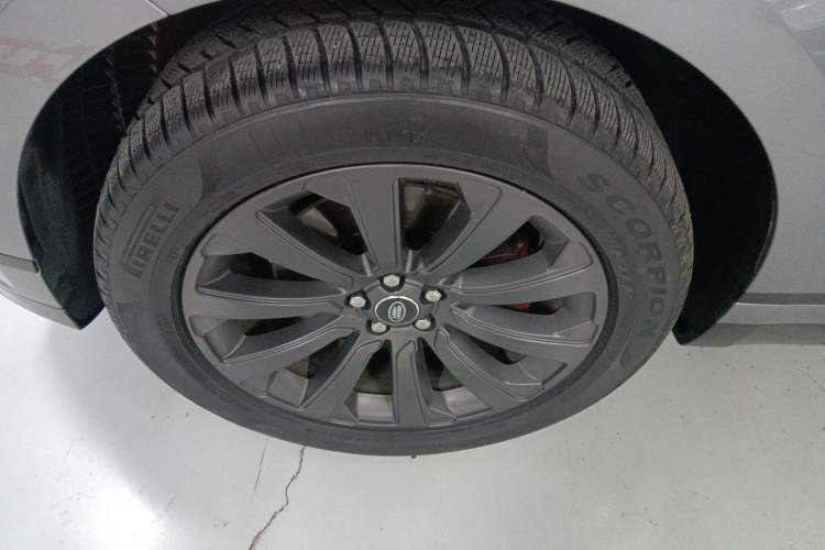 Used Land Rover Range Velar 2020 P340 R-DYNAMIC S Left Front Wheel Hub