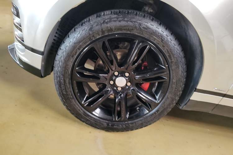 Used Land Rover Range Velar 2020 P250 R-DYNAMIC S Left Front Wheel Hub