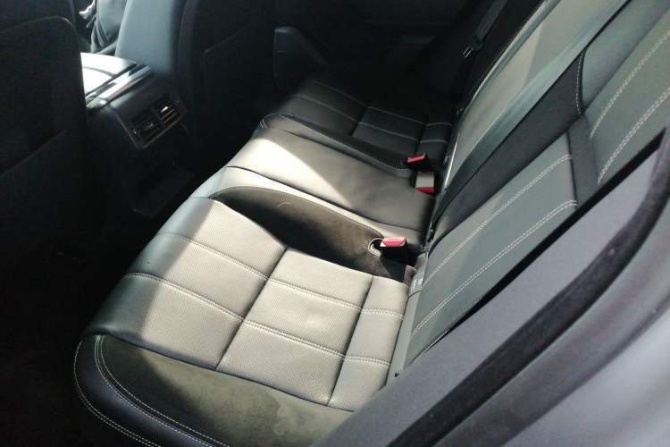 Used Land Rover Range Velar 2020 P340 R-DYNAMIC S Left Rear Seat