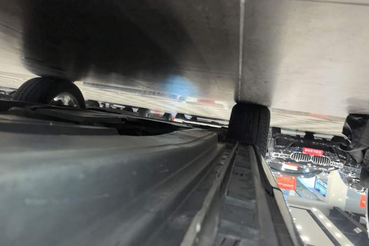 Used Land Rover Range Velar 2020 P250 R-DYNAMIC S Left Side Sill