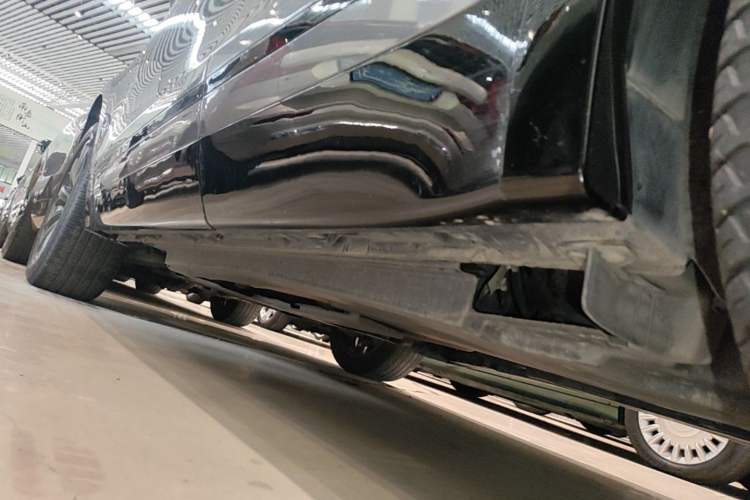Used Land Rover Range Velar 2020 P340 R-DYNAMIC S Left Side Sill
