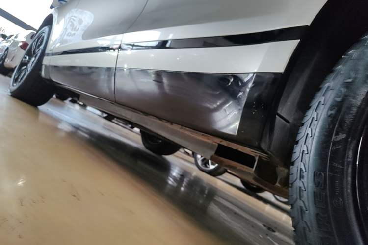 Used Land Rover Range Velar 2020 P250 R-DYNAMIC S Left Side Sill
