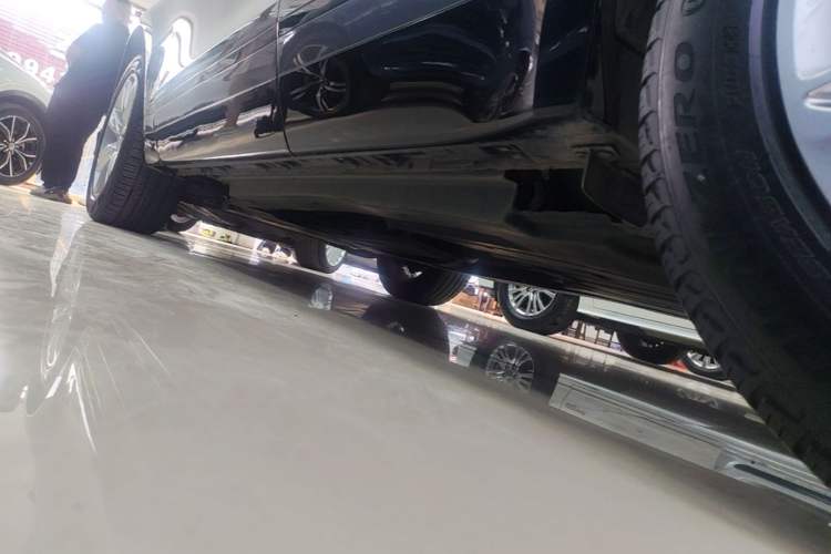 Used Land Rover Range Velar 2020 P250 R-DYNAMIC S Left Side Sill