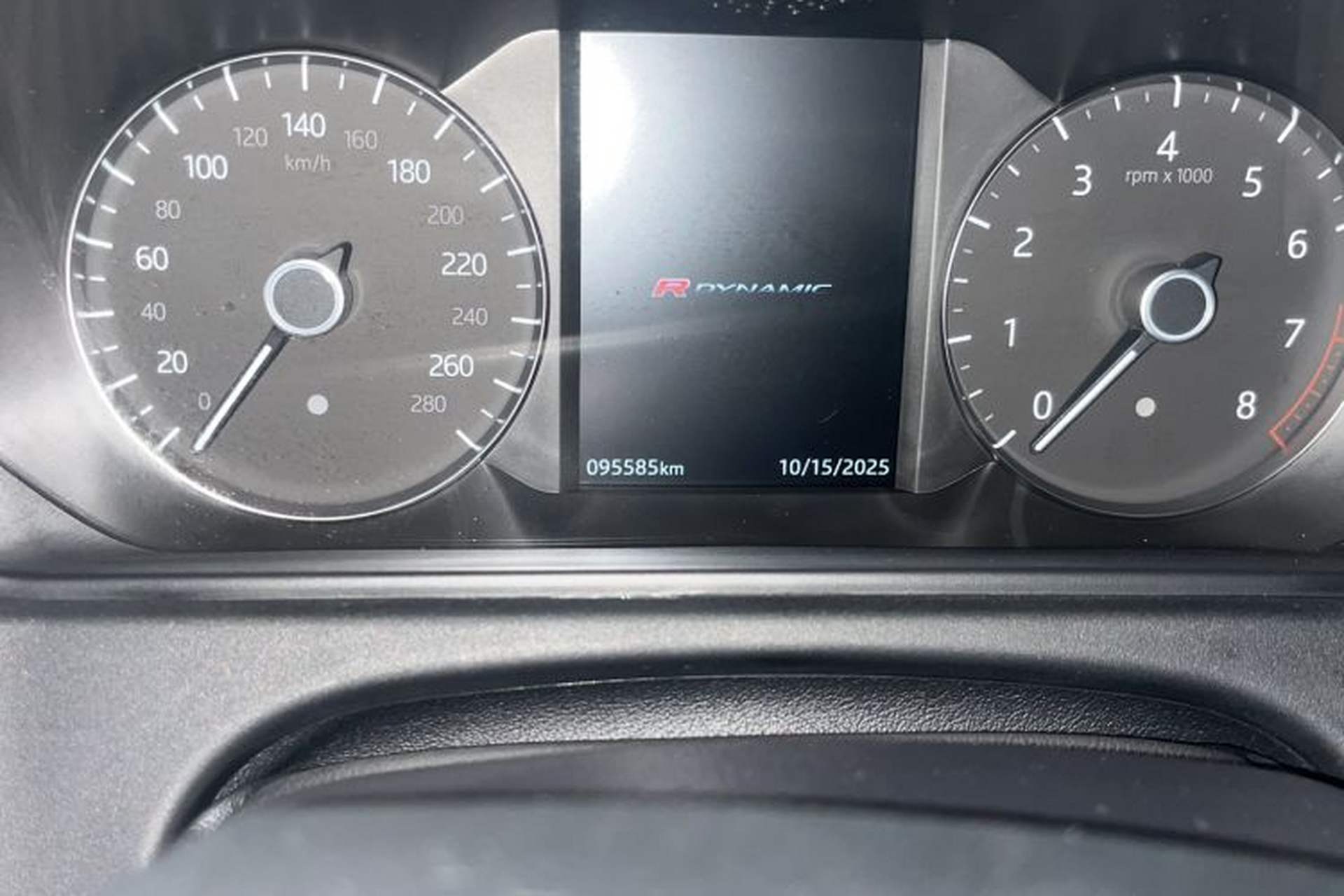 Used Land Rover Range Velar 2020 P250 R-DYNAMIC S Odometer Close Up