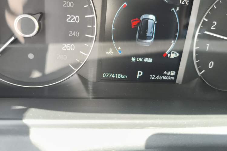Used Land Rover Range Velar 2020 P250 R-DYNAMIC S Odometer Close Up