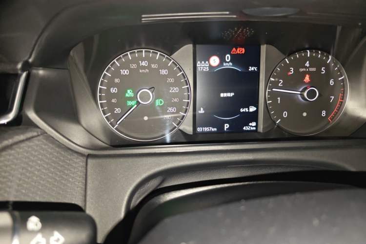 Used Land Rover Range Velar 2020 P340 R-DYNAMIC S Odometer Close Up