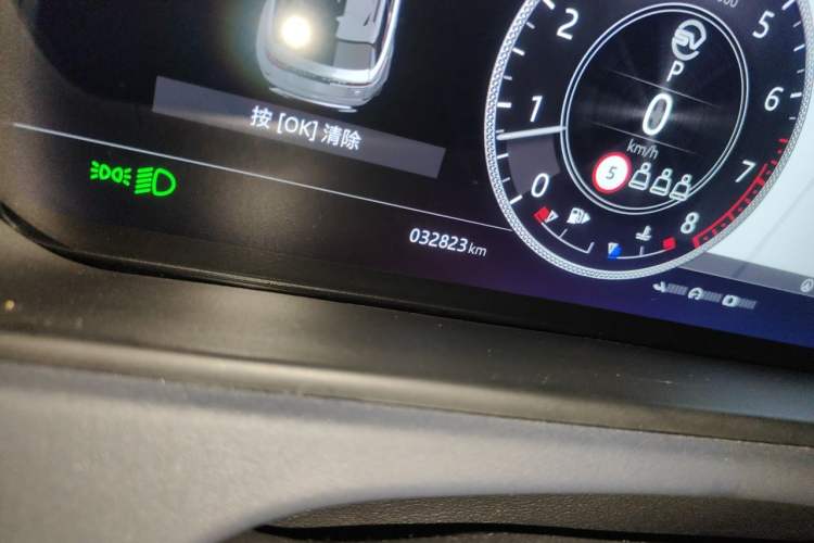 Used Land Rover Range Velar 2020 P250 R-DYNAMIC S Odometer Close Up