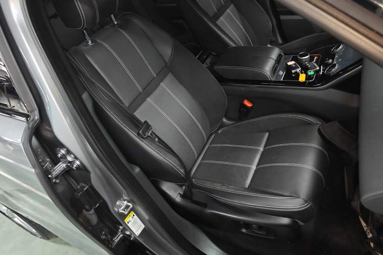Used Land Rover Range Velar 2020 P250 R-DYNAMIC S Right Front Seat