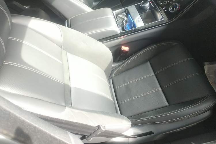 Used Land Rover Range Velar 2020 P250 R-DYNAMIC S Right Front Seat