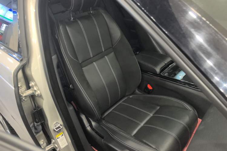 Used Land Rover Range Velar 2020 P250 R-DYNAMIC S Right Front Seat