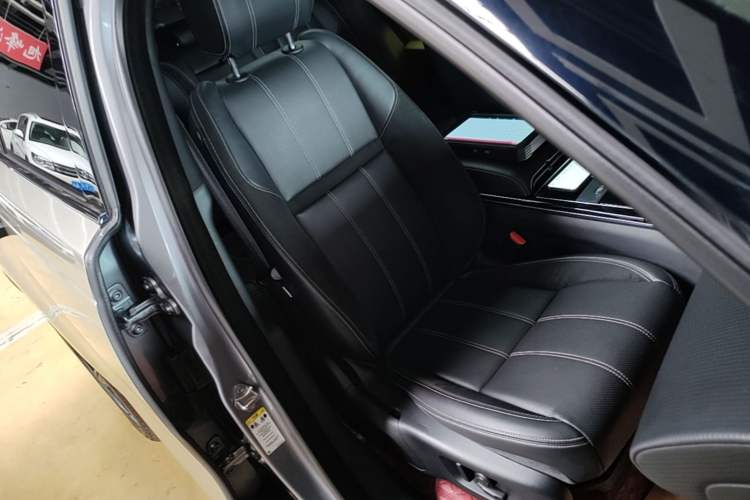 Used Land Rover Range Velar 2020 P250 R-DYNAMIC S Right Front Seat