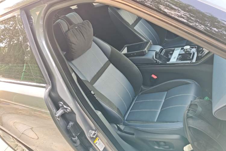 Used Land Rover Range Velar 2020 P250 R-DYNAMIC S Right Front Seat