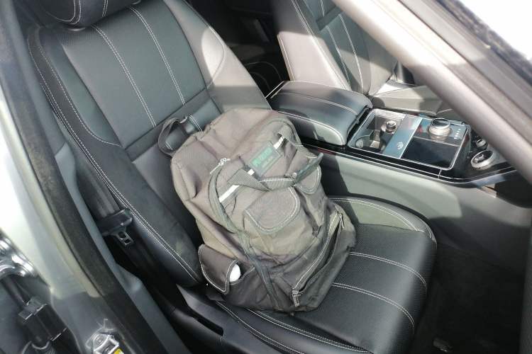 Used Land Rover Range Velar 2020 P340 R-DYNAMIC S Right Front Seat