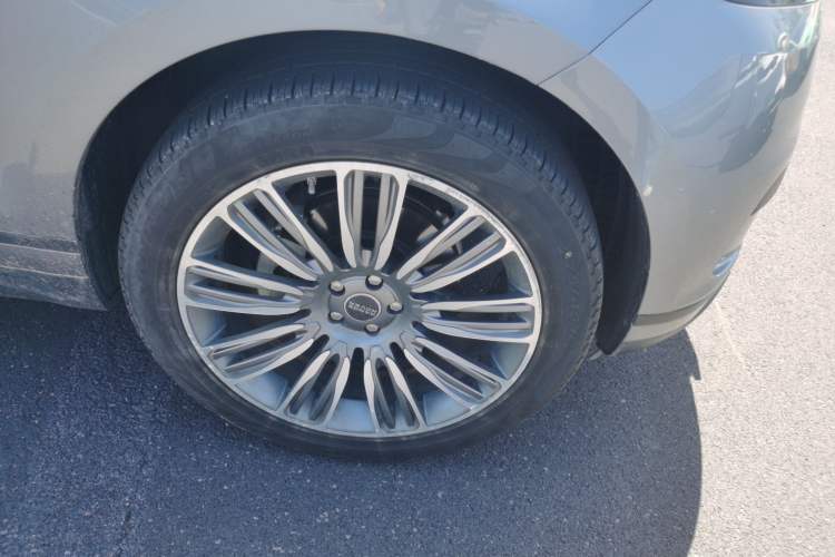 Used Land Rover Range Velar 2020 P250 Right Front Wheel Hub