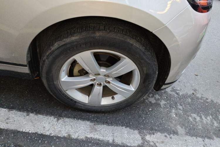 Used Land Rover Range Velar 2020 P250 Right Front Wheel Hub
