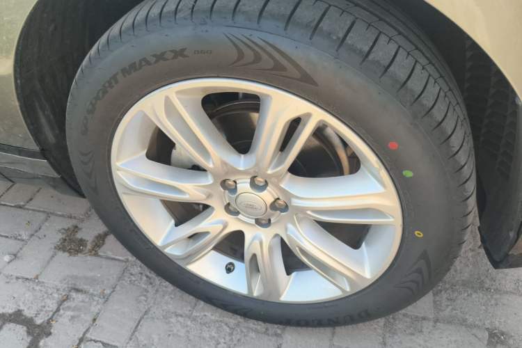 Used Land Rover Range Velar 2020 P250 R-DYNAMIC S Right Front Wheel Hub